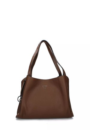 Braune Leder-Tote mit zwei langen Traggriffen, glatter Textur und einem kleinen Logo-Detail auf der Vorderseite. Rundliche Form und offenes Top-Design.