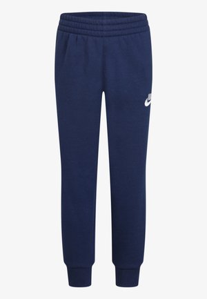 Granatowe dresy z elastycznym paskiem w talii, zwężanymi nogawkami i ściągaczami u dołu. Zawierają małe białe logo Nike w kształcie swoosha po boku.