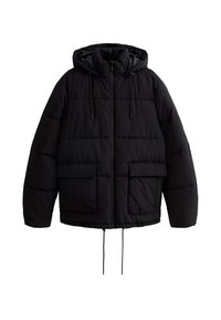 Chaqueta negra acolchada con capucha, que cuenta con un cierre frontal, dos bolsillos grandes y cordones ajustables en el dobladillo. Textura suave.