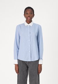 Tommy Hilfiger STRIPE REGULAR SHIRT - Blúzka so zapínaním na gombíky - ivy stp/vessel blue