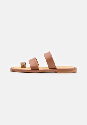 Rejina Pyo LARISSA - Pantoletai - brown