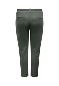 Tamsiai žali siaurėjantys kelnės su elastinga juosmens juosta ir dviem horizontalios formos uždarytomis galinėmis kišenėmis, parodytos iš galo ant baltos fono.
