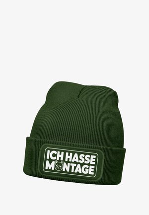 Green knit beanie featuring a folded cuff and a rectangular patch with the text "ICH HASSE MONTAGE" and a cat graphic.