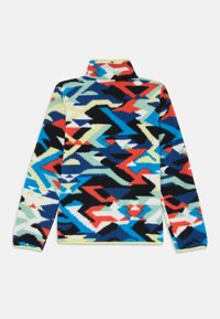 Pull en polaire avec col montant, arborant un motif géométrique multicolore en bleu, rouge, noir, jaune et vert. Surface texturée.