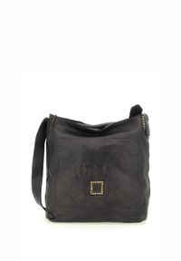 Borsa a spalla nera in pelle con una finitura testurizzata, caratterizzata da un dettaglio quadrato con borchie sul davanti e un'unica tracolla regolabile.