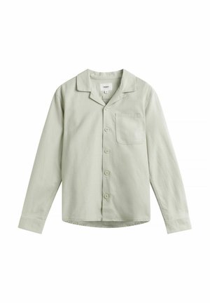 Jasnozielona koszula na długi rękaw z guzikami, kołnierzem z wycięciem, pojedynczą kieszenią na piersi oraz widoczną fakturą tkaniny. Posiada sześć guzików z przodu.