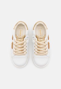 Friboo Sneakersy niskie