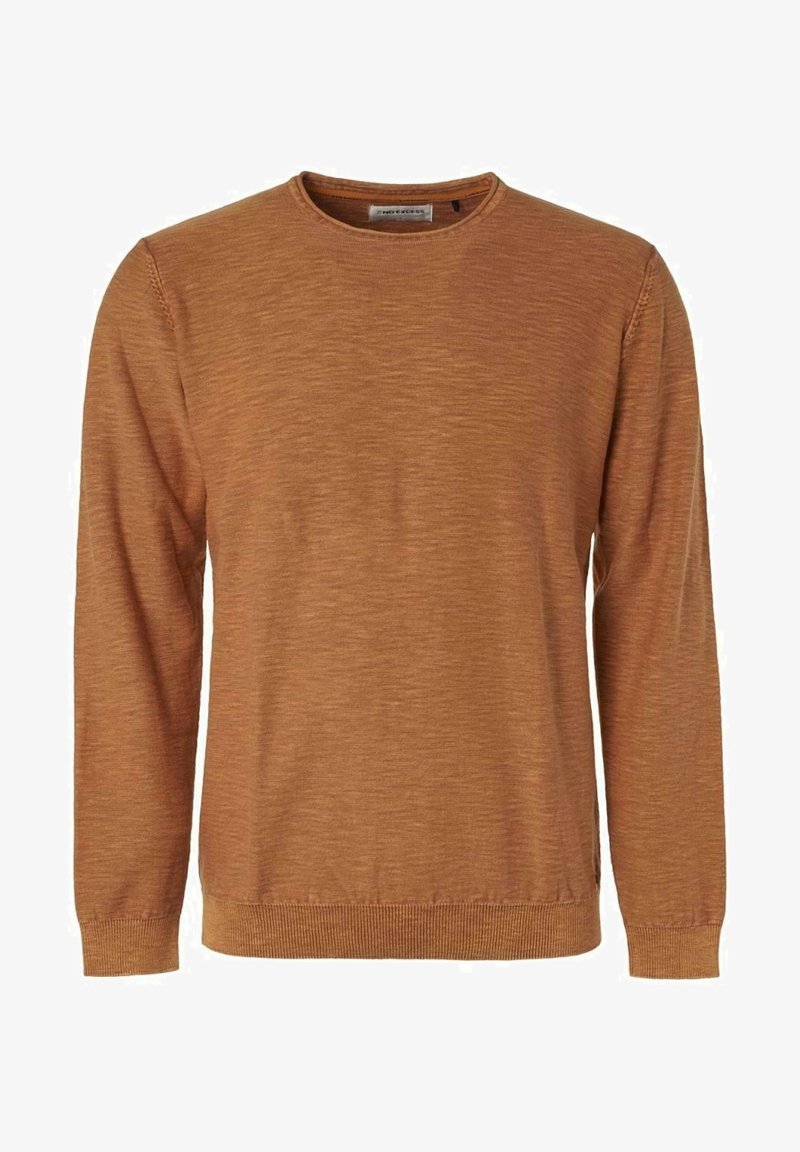 Pull marron à manches longues, col rond, avec poignets et ourlet côtelés, tissu texturé, et une petite étiquette de marque visible à l'intérieur du col.