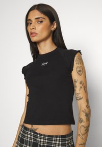 Tommy Jeans SLIM RUCHE SCRIPT TEE - Camiseta básica - black