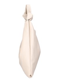 Borsa in pelle color crema con manico annodato, caratterizzata da una texture liscia, una forma morbida e un design asimmetrico.