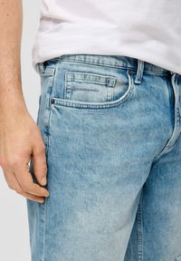 s.Oliver MID RISE - Jeansshort - blau