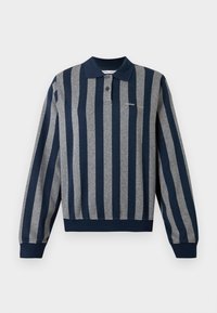 Marineblå og gråstripet langermet polo-skjorte med knappekrage og ribbestrikkede mansjetter. Har en ensfarget marineblå kant og diskret logo-detalj.