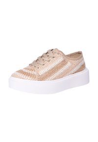 Sneaker intrecciato beige con strisce bianche, punta rotonda e suola piatta bianca. Presenta lacci piatti beige e una parte superiore con texture.