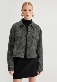 Chaqueta fina - black
