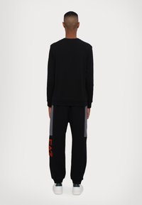 EA7 Emporio Armani FELPA - Ikdienas džemperis - black
