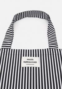 Mads Nørgaard SACKY ATOMA - Saco de mão - black/white