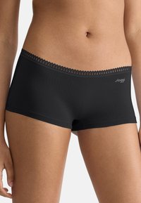 Sloggi sorte boxershorts med blød tekstur, der har en bølget blondovertkant og logodetalje foran.