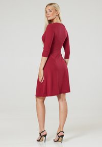 Chelsea Clark FLARED MATERNITY 3/4 SLEEVES - Žerzejové šaty - bordeaux