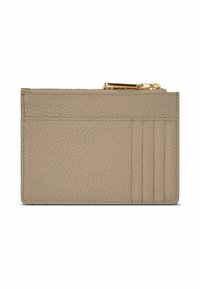 Porte-cartes en cuir beige avec quatre emplacements pour cartes, un compartiment zippé en haut et une finition texturée subtile. Accents en métal doré.