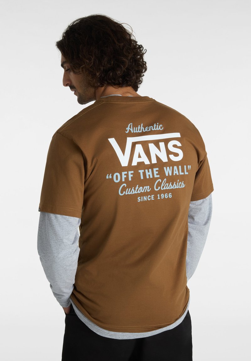 Vans MN HOLDER ST CLASSIC - T-shirt med print - coffee liqueur white
