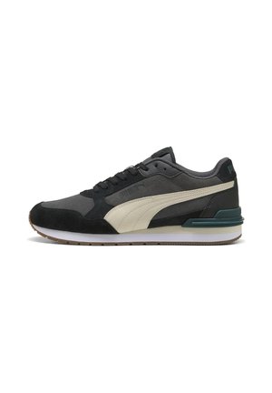 Sneaker Puma low-top in nero e grigio con striscia laterale bianca, lacci neri e suola bianca con battistrada marrone.