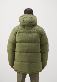Fjällräven EXPEDITION DOWN JACKET M - Jakna ispunjena paperjem - green