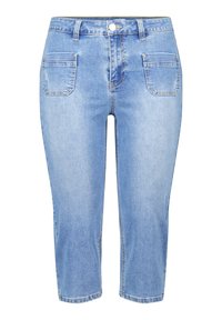 Jeans en denim bleu clair coupés avec une taille mi-haute, des poches avant et arrière, et des coutures visibles le long des coutures.