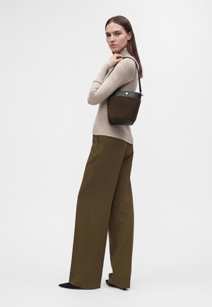 Lacoste, CROSSOVER BAG - Borsa a mano - brown/noir