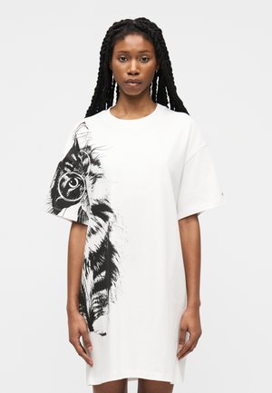 Dzsörzéruha - white