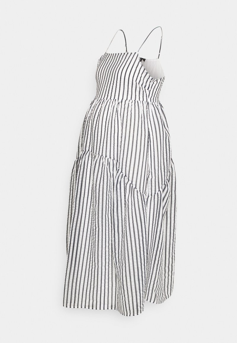 Vestido às riscas em preto e branco, com alças finas, corpete ajustado e saia solta em camadas com detalhes franzidos.