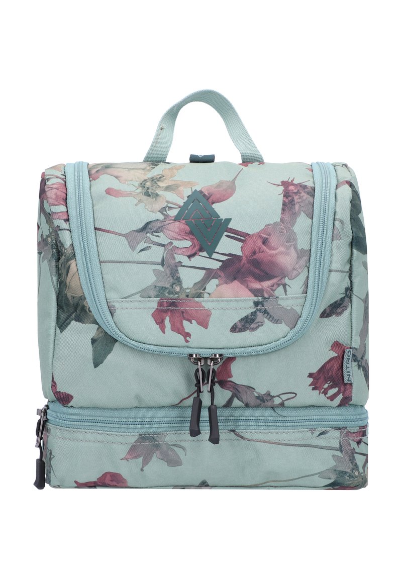 Zaino floreale con sfondo verde menta, dotato di chiusura con zip, manico superiore e logo a diamante. I motivi includono fiori rosa e rossi.