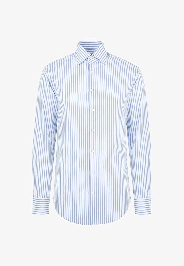 Jasnoniebieska i biała w paski koszula z długim rękawem, z kołnierzykiem w szpic i zapięciem na guziki, uszyta z gładkiej bawełny w klasycznym kroju.