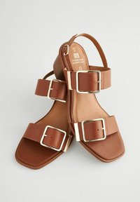 Next FOREVER COMFORT BUCKLE - Szandálok - tan brown
