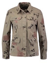 Blommönstrad jacka i dämpad beige tyg, med två bröstfickor, knapplåsning och krage.