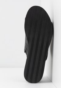 Bullboxer Pantolette hoch - black