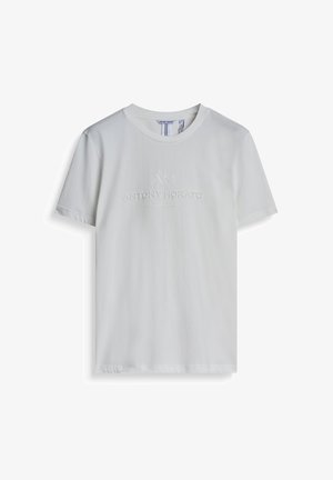 T-shirt bianco in cotone con scollatura rotonda, maniche corte e dettaglio logo in rilievo sulla parte anteriore. Texture liscia, design casual.