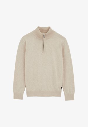 Béžový pulóver s vysokým golierom, polovičným zipsom, rebrovanými manžetami a lemom, vyrobený z mäkkej pleteniny, so malým čiernym akcentom.