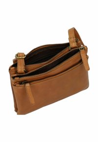 Borsa a tracolla in pelle marrone con più scomparti con zip, dettagli ricamati e una base piatta per la stabilità.