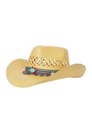 Olkitupsu cowboy-hattu ilmanvaihtoaukoilla, värikkäällä helmi- ja kangasnauhalla sekä leveällä kaarevalla lierillä.