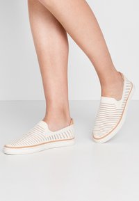 UGG Polobotky - off-white