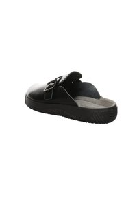 Sort læder slidesandal med rund tå, justerbar rem med spænde detaljer og struktureret gummisål for greb.