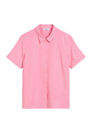 Camicia button-up rosa a maniche corte realizzata in un tessuto leggero, caratterizzata da colletto classico e sei bottoni frontali. Texture liscia senza motivi.