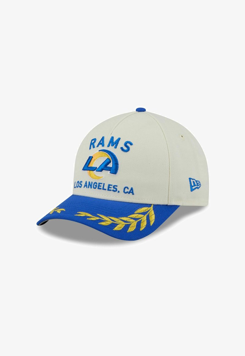 Beige Baseballcap mit blau-gelbem gesticktem "Rams"-Logo, "LA" und "Los Angeles, CA." Blauer Schirm mit goldenen Blattmusterakzenten.