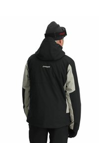 Schwarze und graue Skijacke mit Kapuze, die ein elegantes Design, strukturierten Stoff und ein sichtbares Logo auf der Rückseite aufweist.