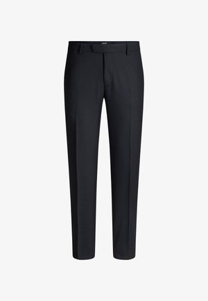 Pantalon noir sur mesure en tissu lisse, présentant une coupe droite, des plis avant et une taille classique avec passants pour ceinture.