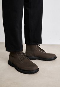 EVA BOOT MID LACEUP REBELLIOUS - Fűzős bokacsizmák - dark brown