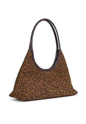 Brun leopardprintet håndtaske med mørkebrune håndtag og et lille gyldent logo foran mod en hvid baggrund.