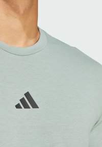 adidas Performance TEE - Camiseta deportiva - silver green