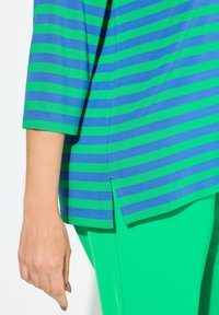 Ulla Popken STRIPED V-NECK 3/4 - Långärmad tröja - natural green