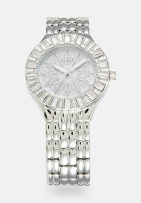 Zilveren roestvrijstalen horloge met een sprankelende zilveren wijzerplaat, rechthoekige uurmarkeringen en een glanzende, schakelband met ronde schakels.